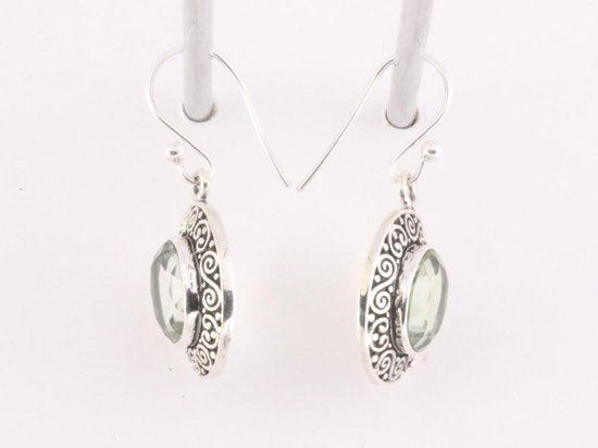 Bewerkte zilveren oorbellen met groene amethist afbeelding 2