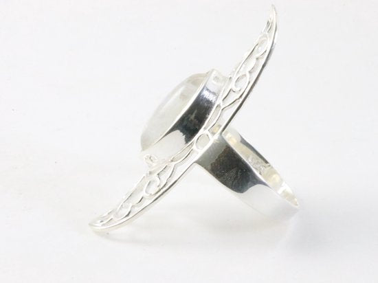 Langwerpige opengewerkte zilveren ring met regenboog maansteen afbeelding 2