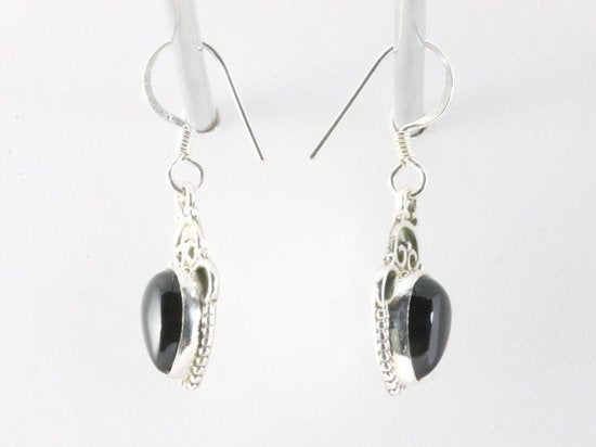 Fijne bewerkte zilveren oorbellen met onyx afbeelding 2