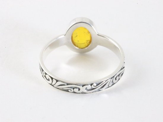 Fijne bewerkte zilveren ring met amber afbeelding 3