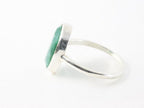 Ovale hoogglans zilveren ring met smaragd afbeelding 2