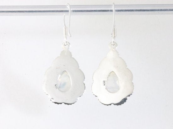 Bewerkte zilveren oorbellen met regenboog maansteen afbeelding 3