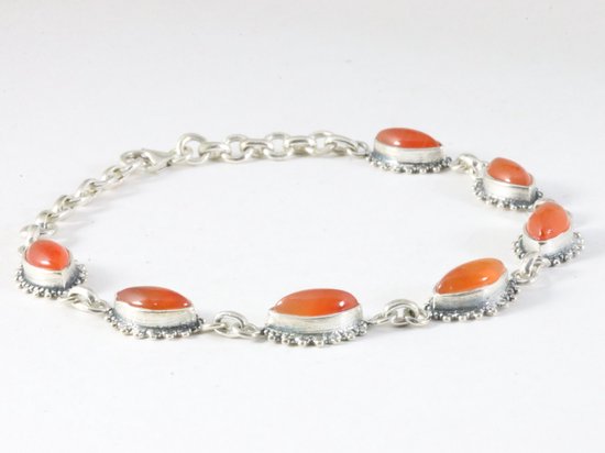 Bewerkte zilveren armband met carneool afbeelding 2