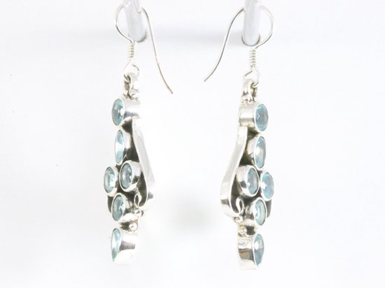 Lange zilveren oorbellen met blauwe topaas afbeelding 2