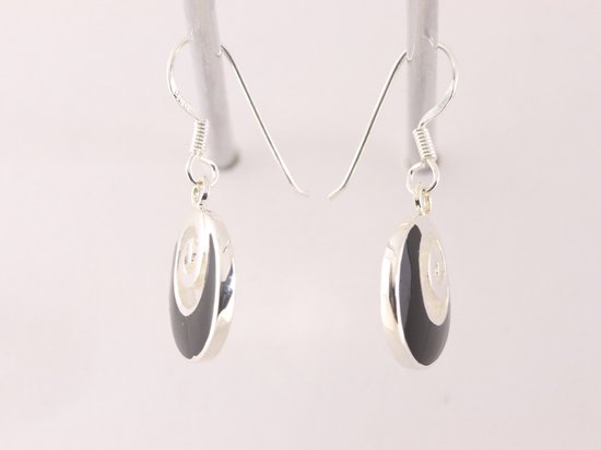 Fijne ronde zilveren oorbellen met onyx afbeelding 2