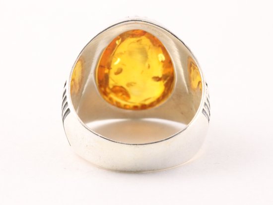 Zware bewerkte zilveren ring met amber afbeelding 3