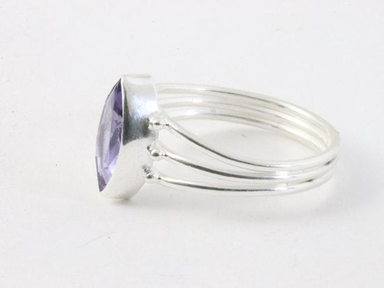 Opengewerkte zilveren ring met amethist afbeelding 2