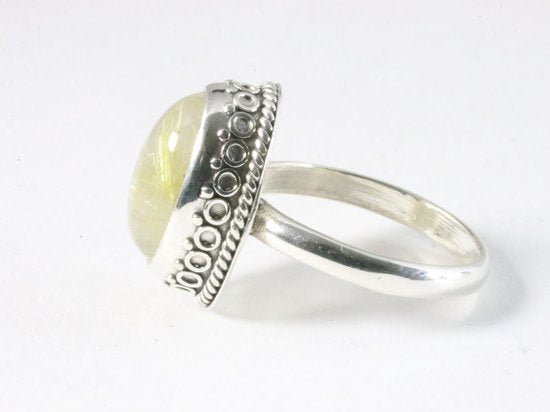 Bewerkte zilveren ring met gouden rutielkwarts afbeelding 2