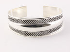 Brede hoogglans zilveren klemarmband met meandergravering afbeelding 3