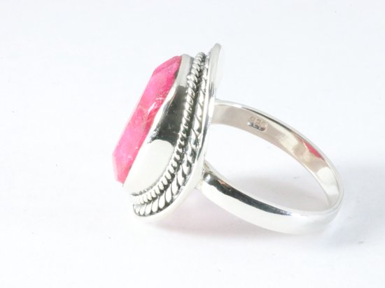 Bewerkte zilveren ring met robijn afbeelding 2