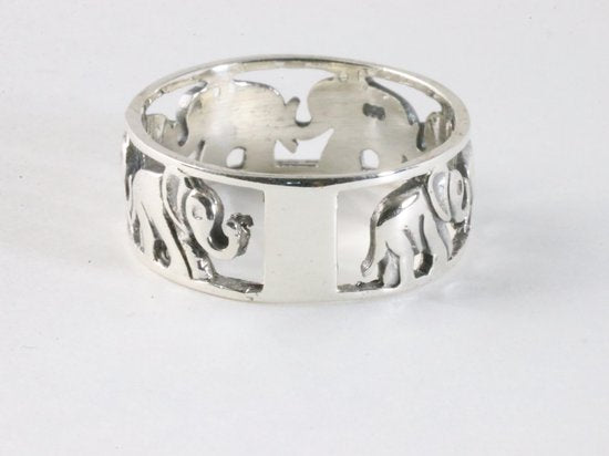 Opengewerkte zilveren ring met olifanten afbeelding 2