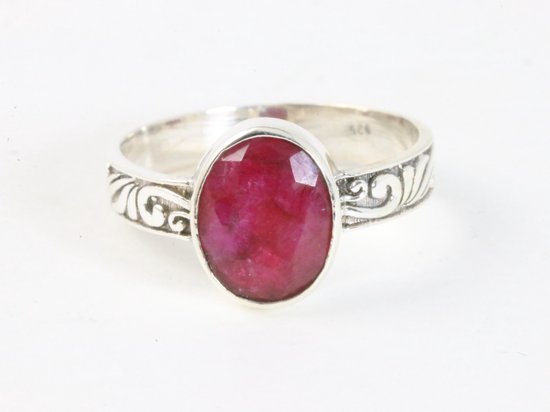 Fijne bewerkte zilveren ring met robijn afbeelding 4