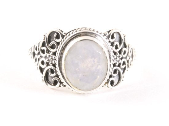 Bewerkte zilveren ring met regenboog maansteen afbeelding 4