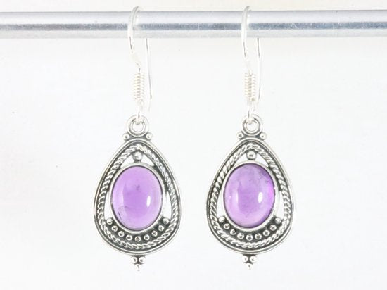Opengewerkte zilveren oorbellen met amethist afbeelding 3