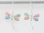 Zilveren libelle oorbellen met blauwe en roze parelmoer afbeelding 3