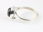 Fijne bewerkte ronde zilveren ring met onyx afbeelding 2