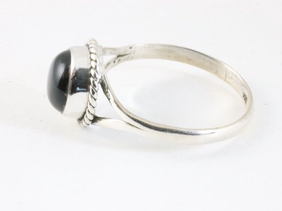 Fijne bewerkte ronde zilveren ring met onyx afbeelding 2