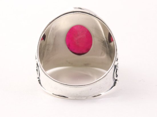 Bewerkte zilveren ring met robijn afbeelding 3