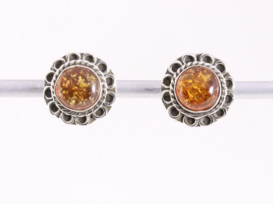 Fijne bewerkte zilveren oorstekers met amber afbeelding 1