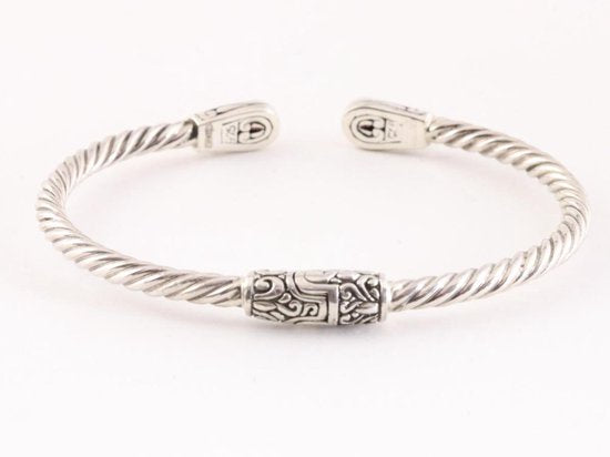 Traditionele bewerkte zilveren klemarmband met granaat afbeelding 2