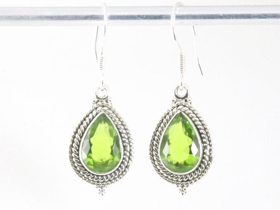 Bewerkte zilveren oorbellen met peridoot afbeelding 4