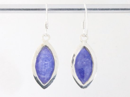 Bewerkte zilveren oorbellen met blauwe saffier afbeelding 3