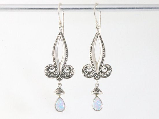 Lange traditionele bewerkte zilveren oorbellen met Australische opaal afbeelding 4