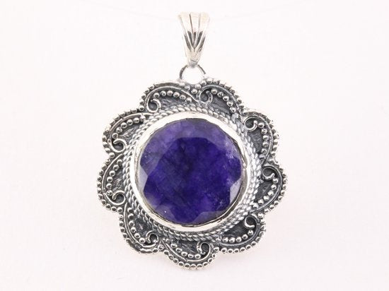 Bewerkte zilveren hanger met blauwe saffier afbeelding 3