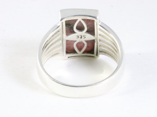 Opengewerkte rechthoekige zilveren ring met rhodoniet afbeelding 3