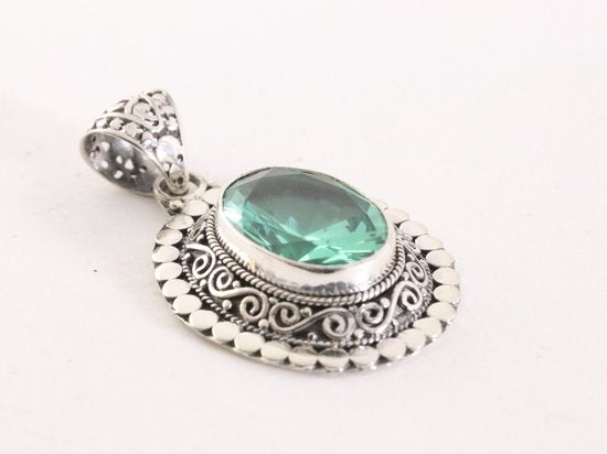 Bewerkte zilveren hanger met groene toermalijn afbeelding 2