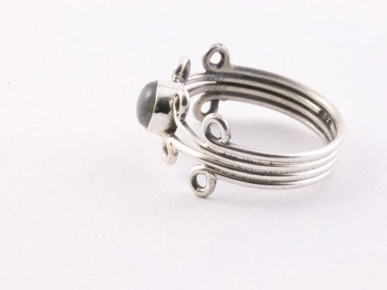 Fijne opengewerkte zilveren ring met labradoriet afbeelding 2