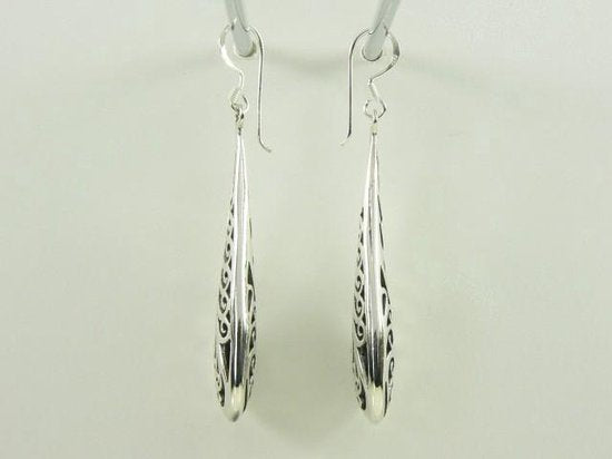 Lange opengewerkte druppelvormige zilveren oorbellen afbeelding 2