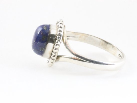 Bewerkte zilveren ring met lapis lazuli afbeelding 2