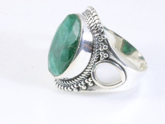 Bewerkte zilveren ring met smaragd afbeelding 2