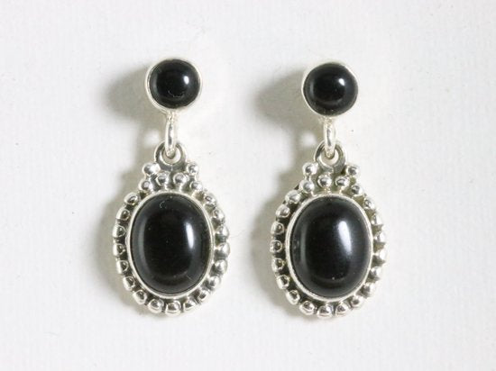 Bewerkte zilveren oorstekers met onyx afbeelding 2