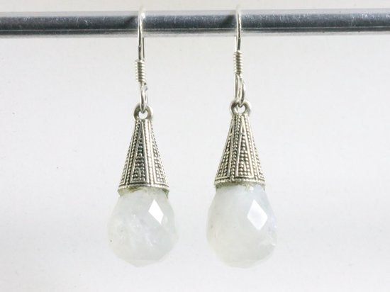 Bewerkte zilveren oorbellen met regenboog maansteen afbeelding 3