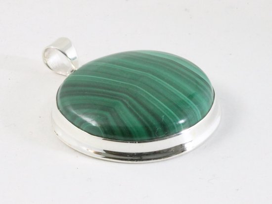 Ronde hoogglans zilveren hanger met malachiet aan ketting afbeelding 2