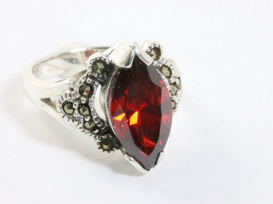 Zware zilveren ring met granaat en marcasiet afbeelding 1