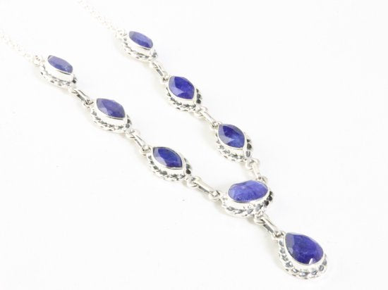 Bewerkte zilveren ketting met blauwe saffier afbeelding 2
