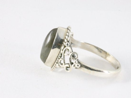 Fijne bewerkte zilveren ring met labradoriet afbeelding 2