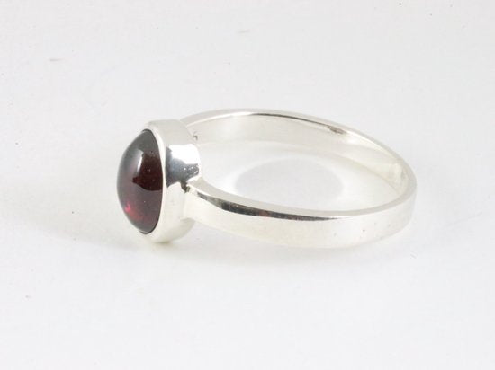 Hoogglans zilveren ring met granaat afbeelding 2