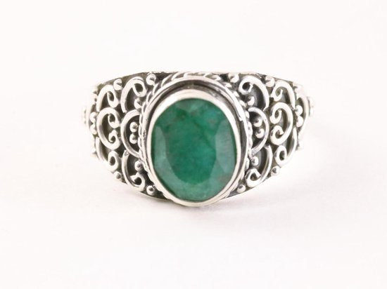 Bewerkte zilveren ring met smaragd afbeelding 4