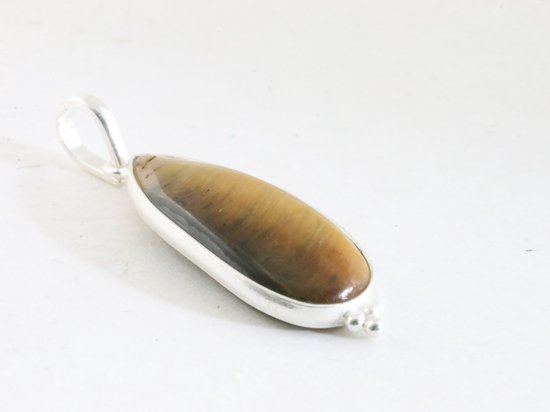 Lange druppelvormige zilveren hanger met tijgeroog aan ketting afbeelding 2