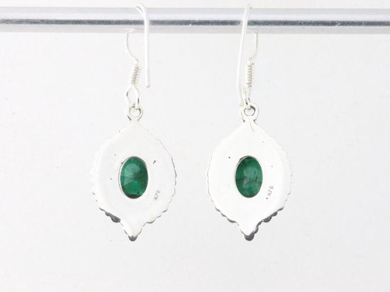 Fijne bewerkte zilveren oorbellen met smaragd afbeelding 3