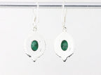Fijne bewerkte zilveren oorbellen met smaragd afbeelding 3