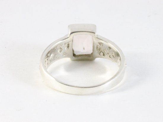 Bewerkte zilveren ring met rozenkwarts afbeelding 3