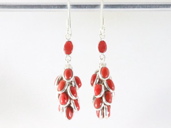 Lange trosvormige zilveren oorbellen met rode koraal steen afbeelding 2