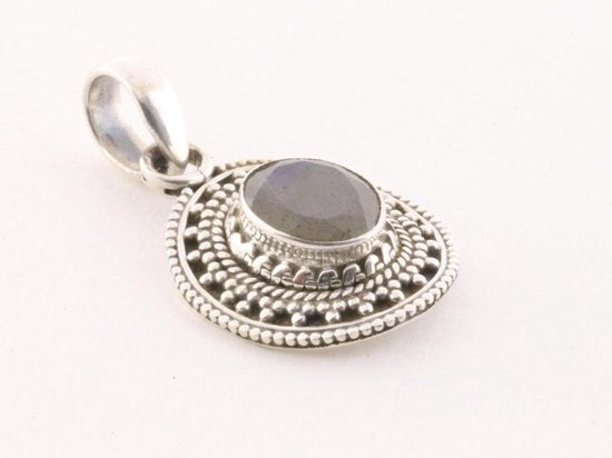 Bewerkte zilveren hanger met labradoriet aan ketting afbeelding 2