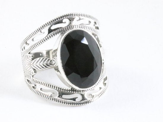Opengewerkte zilveren ring met onyx afbeelding 1