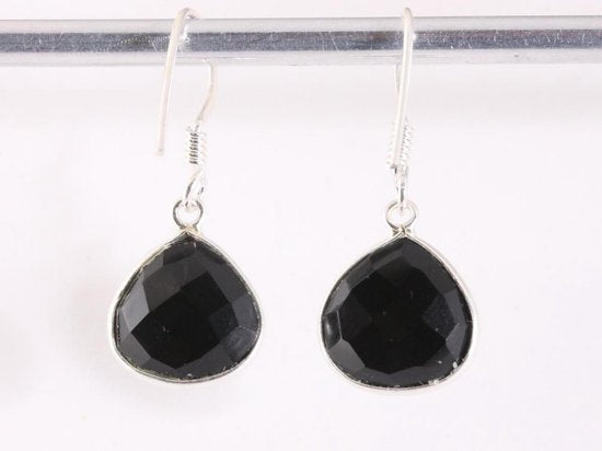 Fijne druppelvormige zilveren oorbellen met onyx afbeelding 3